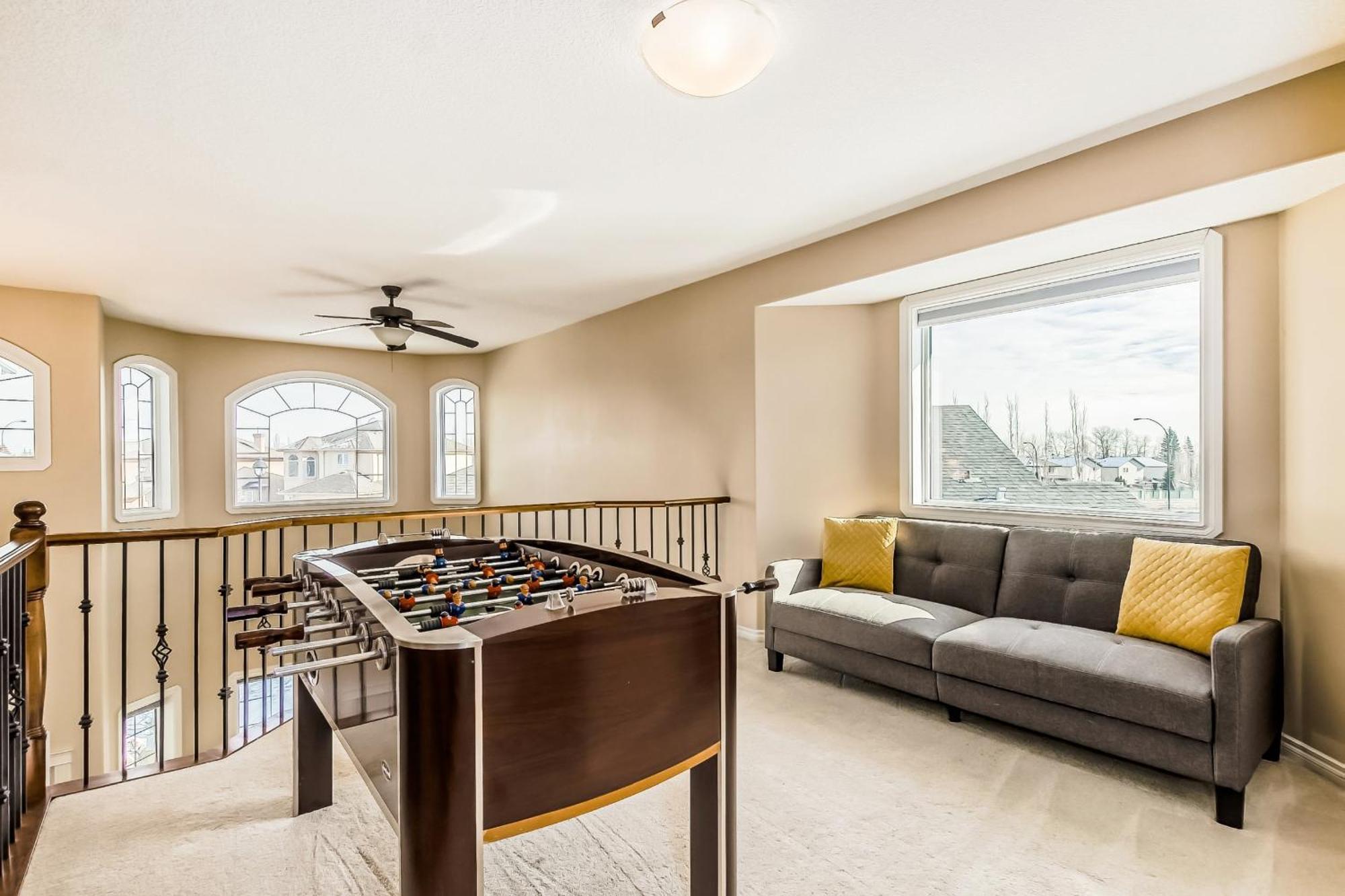 Holiday home Lewis Estates Golf Course Executive By Henday, Whitemud, Step To Shops! Edmonton
